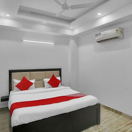 Oyo 82100 Golden Residency Noida Exterior foto