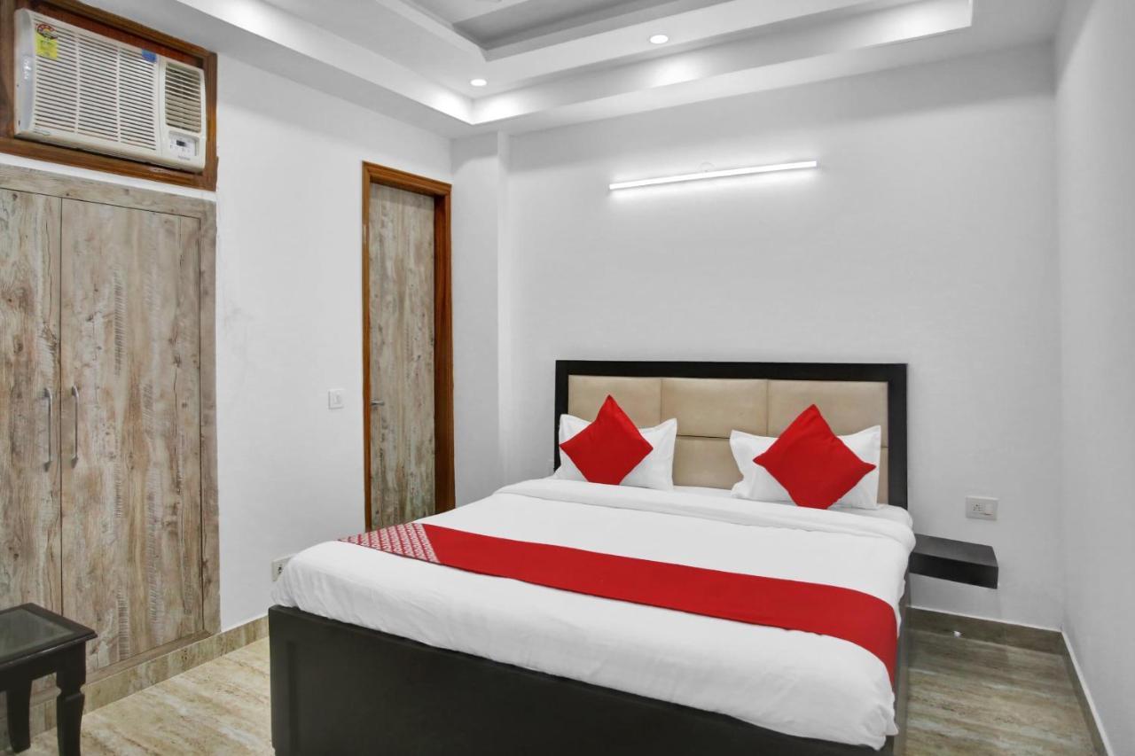 Oyo 82100 Golden Residency Noida Exterior foto