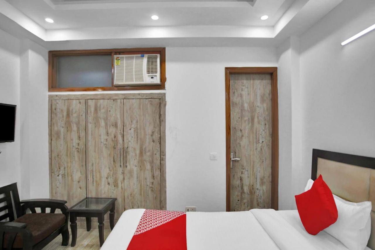 Oyo 82100 Golden Residency Noida Exterior foto