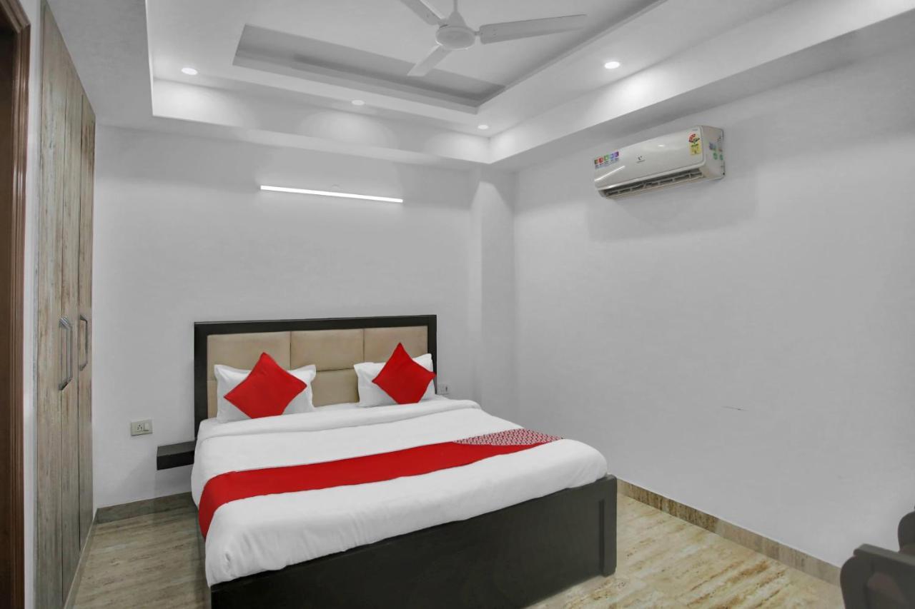 Oyo 82100 Golden Residency Noida Exterior foto