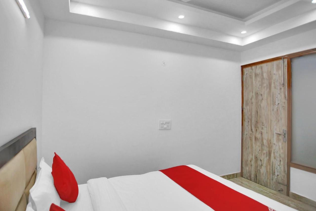 Oyo 82100 Golden Residency Noida Exterior foto