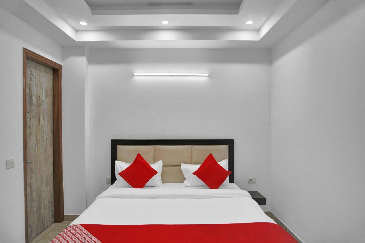 Oyo 82100 Golden Residency Noida Exterior foto
