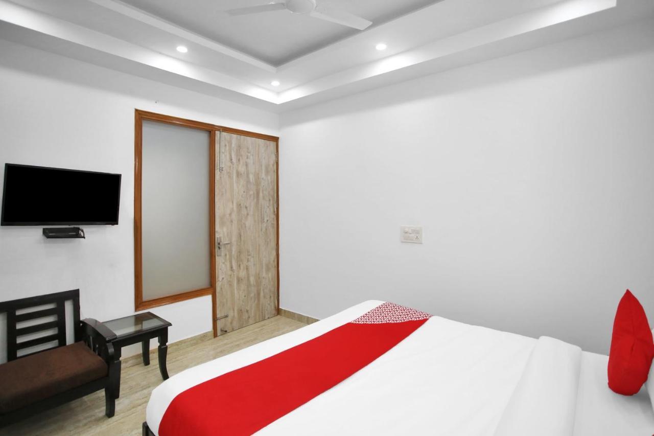Oyo 82100 Golden Residency Noida Exterior foto